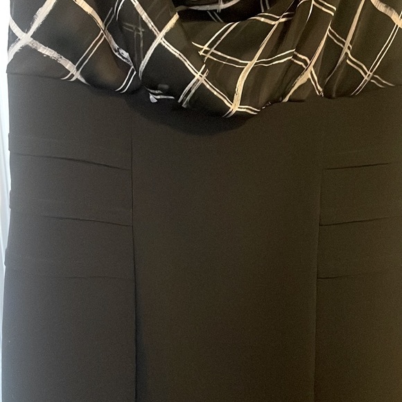 Scoop neck fitted bottom sleeveless dress size M - Picture 7 of 8